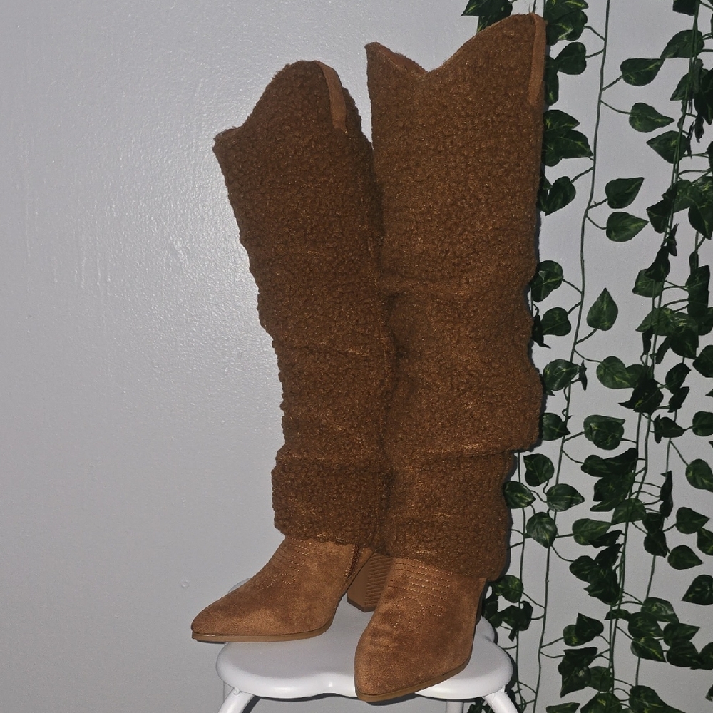 NIB *TIK TOK VIRAL* Mata Shoes Suede Boots With Fur
